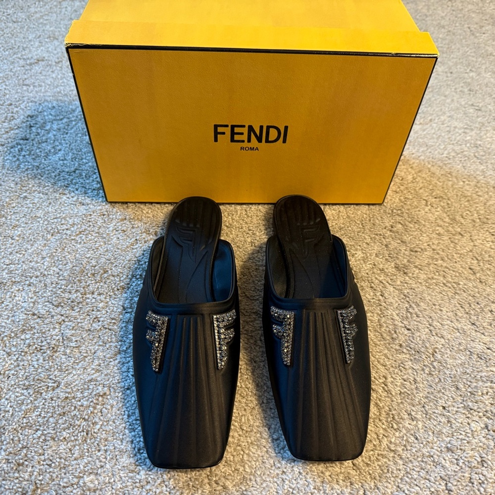 Authentic Fendi Women’s Freedom Flat Mules